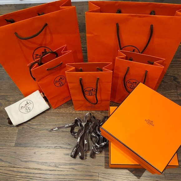 10 piece Hermes gift set - Picture 1 of 3